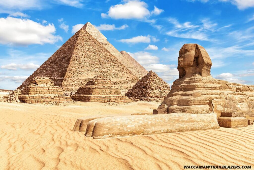 การปรับปรุงพีระมิดอียิปต์ มีแนวโน้มจะถูกยกเลิก แผนอันเป็นที่ถกเถียงในการครอบคลุมปิรามิดแห่งกิซาแห่งหนึ่งของอียิปต์ที่มีการหุ้มหินแกรนิตนั้น