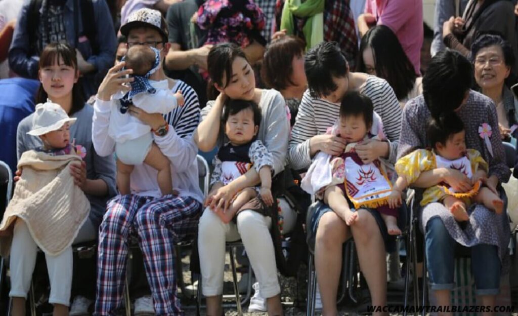 ทารกแรกเกิดในญี่ปุ่นตกต่ำครั้งใหม่ ขณะที่คู่รักที่แต่งงานกันน้อยลง ข้อมูลของรัฐบาลเผยเมื่อวันอังคาร จำนวนทารกที่เกิดในญี่ปุ่นเมื่อปีที่แล้ว