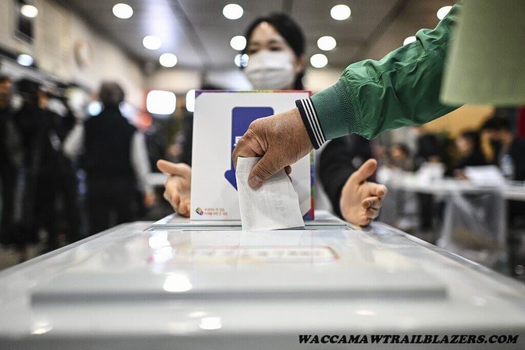 การเลือกตั้งรัฐสภาเกาหลีใต้ บททดสอบประธานาธิบดี ประธานาธิบดี ยุน ซุก ยอล ของเกาหลีใต้ เผชิญกับการทดสอบครั้งสำคัญในวันพุธ ขณะที่ผู้มีสิทธิ
