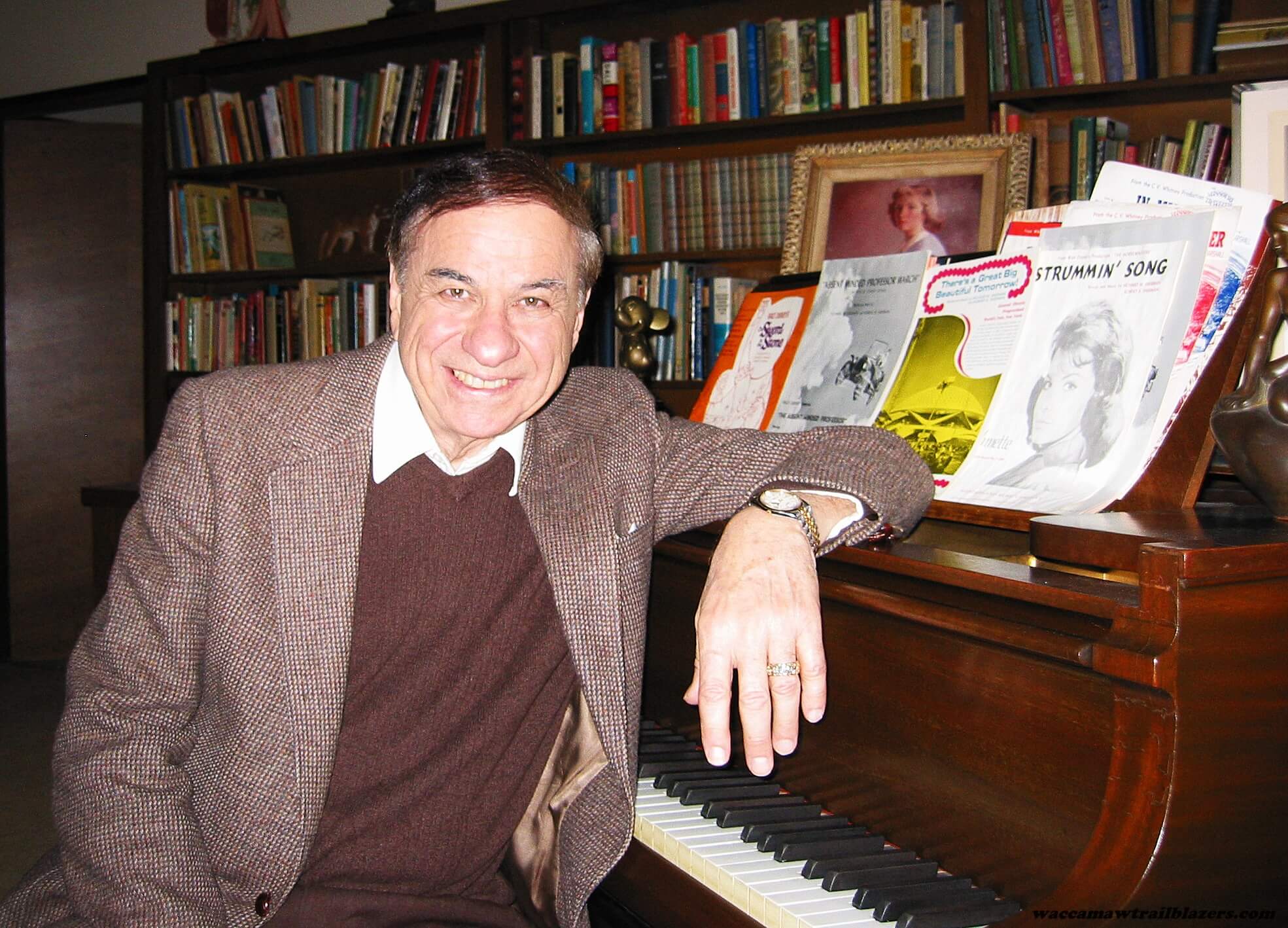 Richard M. Sherman ตำนานดิสนีย์ เสียชีวิตแล้วในวัย 95 ปี บริษัท Walt Disney ประกาศเมื่อวันเสาร์ว่า Richard M. Sherman ตำนานผู้แต่งเพลง