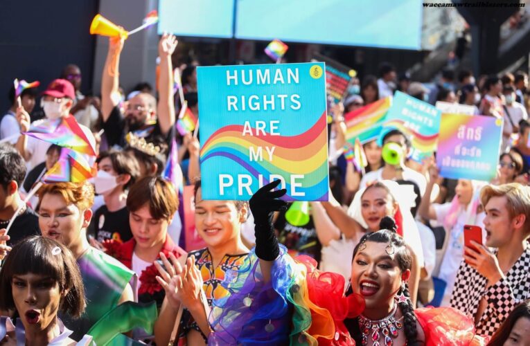ผู้บริหารรณรงค์สิทธิมนุษยชนเรื่องการต่อสู้เพื่อสิทธิ LGBTQ
